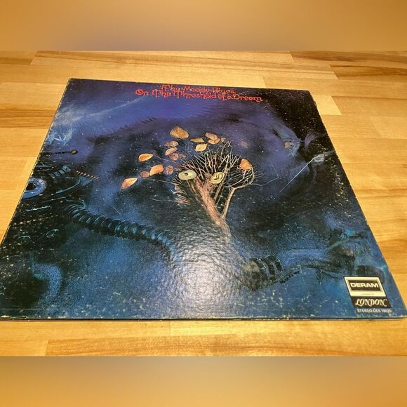 The Moody Blues vinyl record, On the Threshold of a Dream album, great shape - Picture 1 of 3